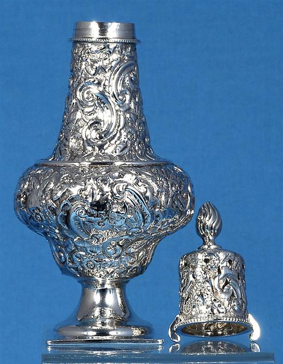 A Victorian silver sugar caster, by Nathan & Hayes, Height 200mm Weight: 4.6oz/145grms